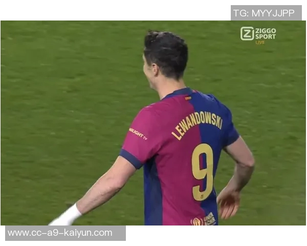 莱万不打算退役或将自由身离开巴萨未来去向引关注